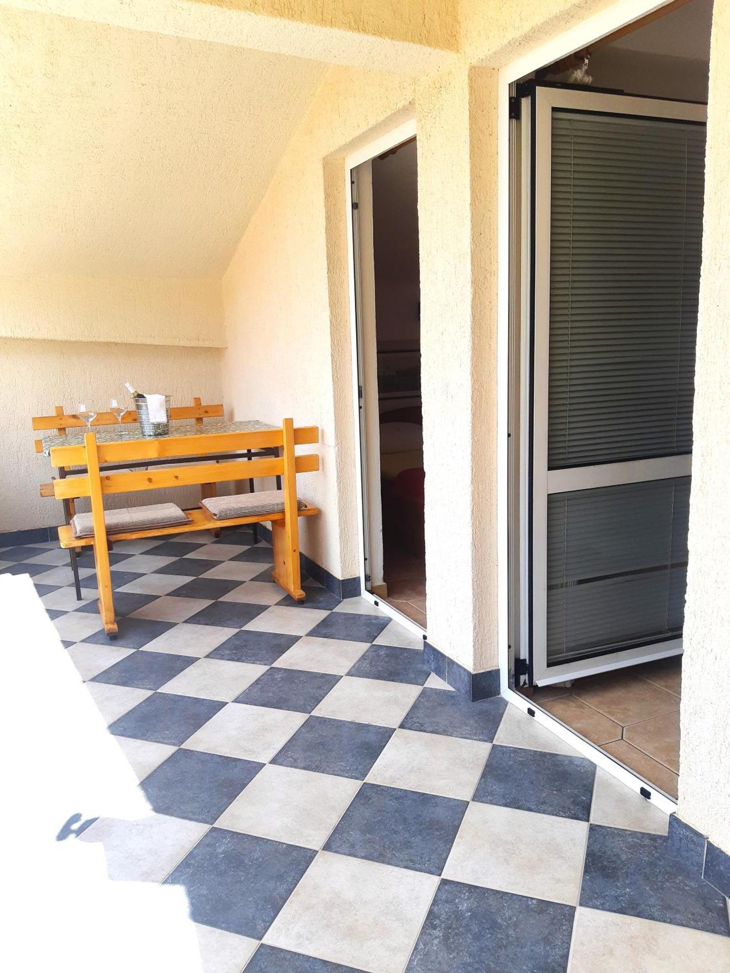 Apartments Turan Centrally Located With Free Parking إيغراني المظهر الخارجي الصورة