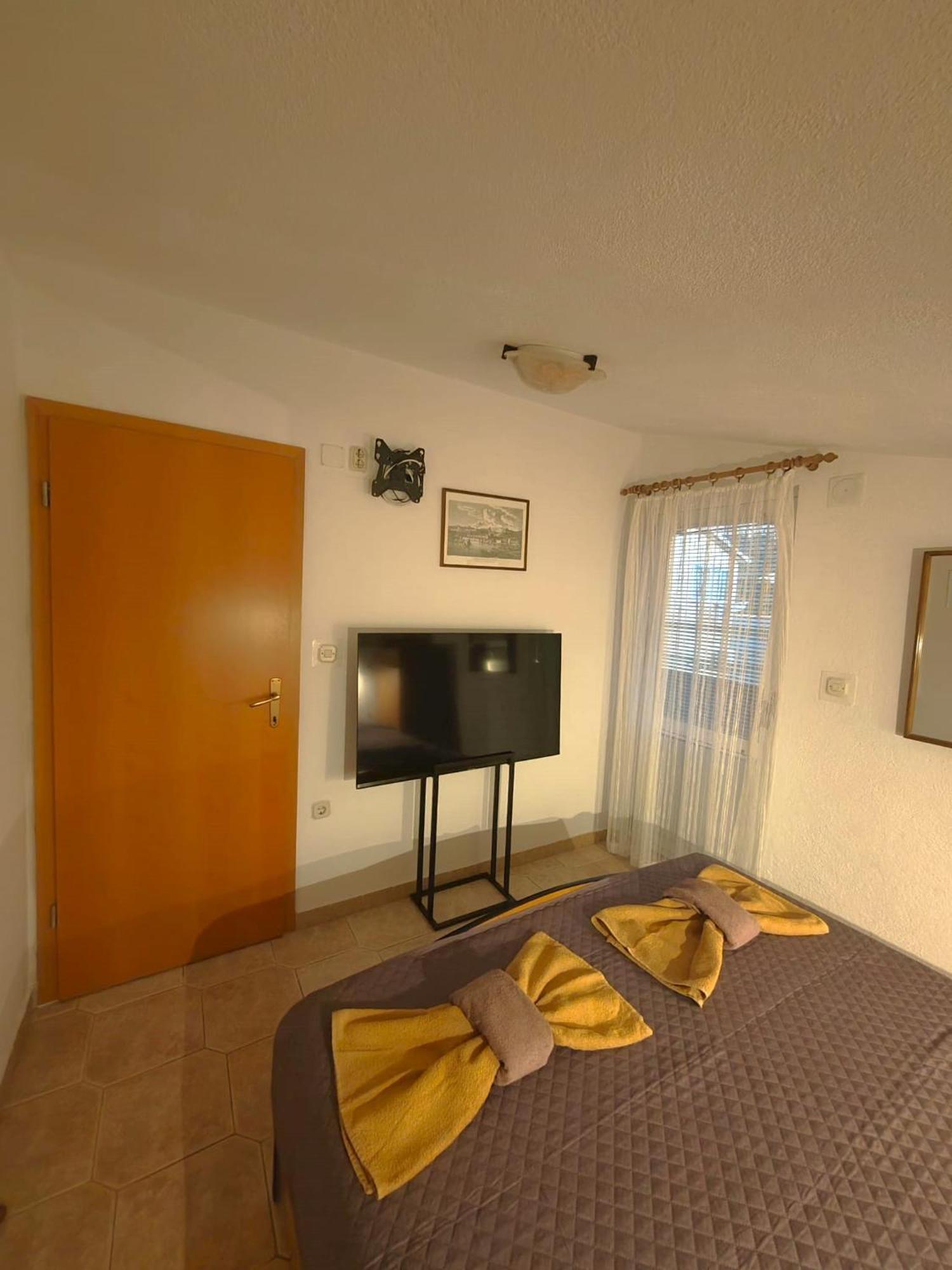 Apartments Turan Centrally Located With Free Parking إيغراني المظهر الخارجي الصورة